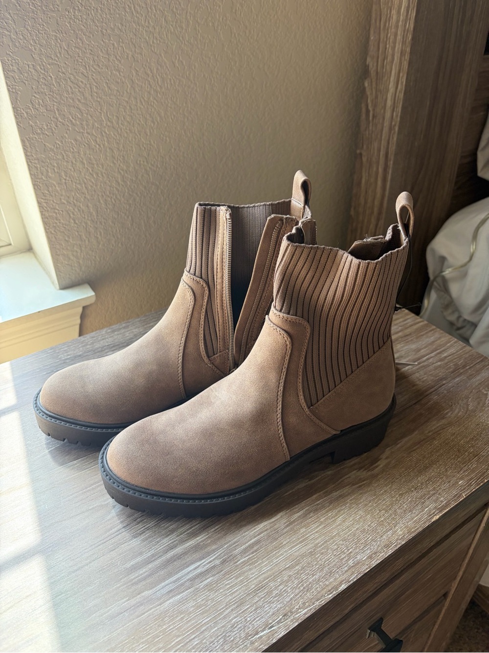 Women's Chelsea Ankle Boots in Taupe